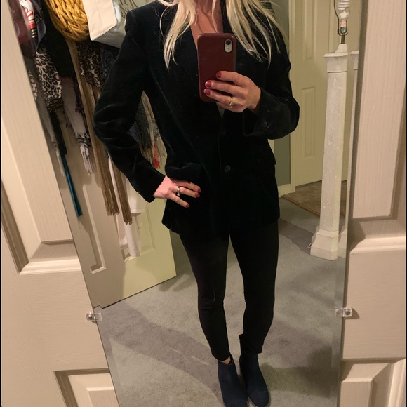 VTG classic black velvet blazer w/pocket detail - Picture 6 of 8